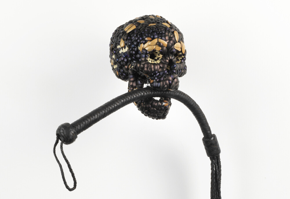 Jan Fabre, Skull with Whip, 2013, galleria Il Ponte, Firenze_1