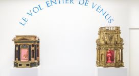 Le vol entier de Vénus, 1989, two historical carved wood tabernacles, decorated and gilded, which contain the two halves of a 1930s statuette of Botticelli’s Venus on its shell