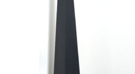 Mauro Staccioli, Condizione barriera, 1971, black painted iron 270x100x34,5 cm