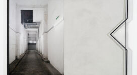 Ulrich Egger, Ingresso libero, 2026, photoprint on canvas, iron and plaster 106x156x11 cm